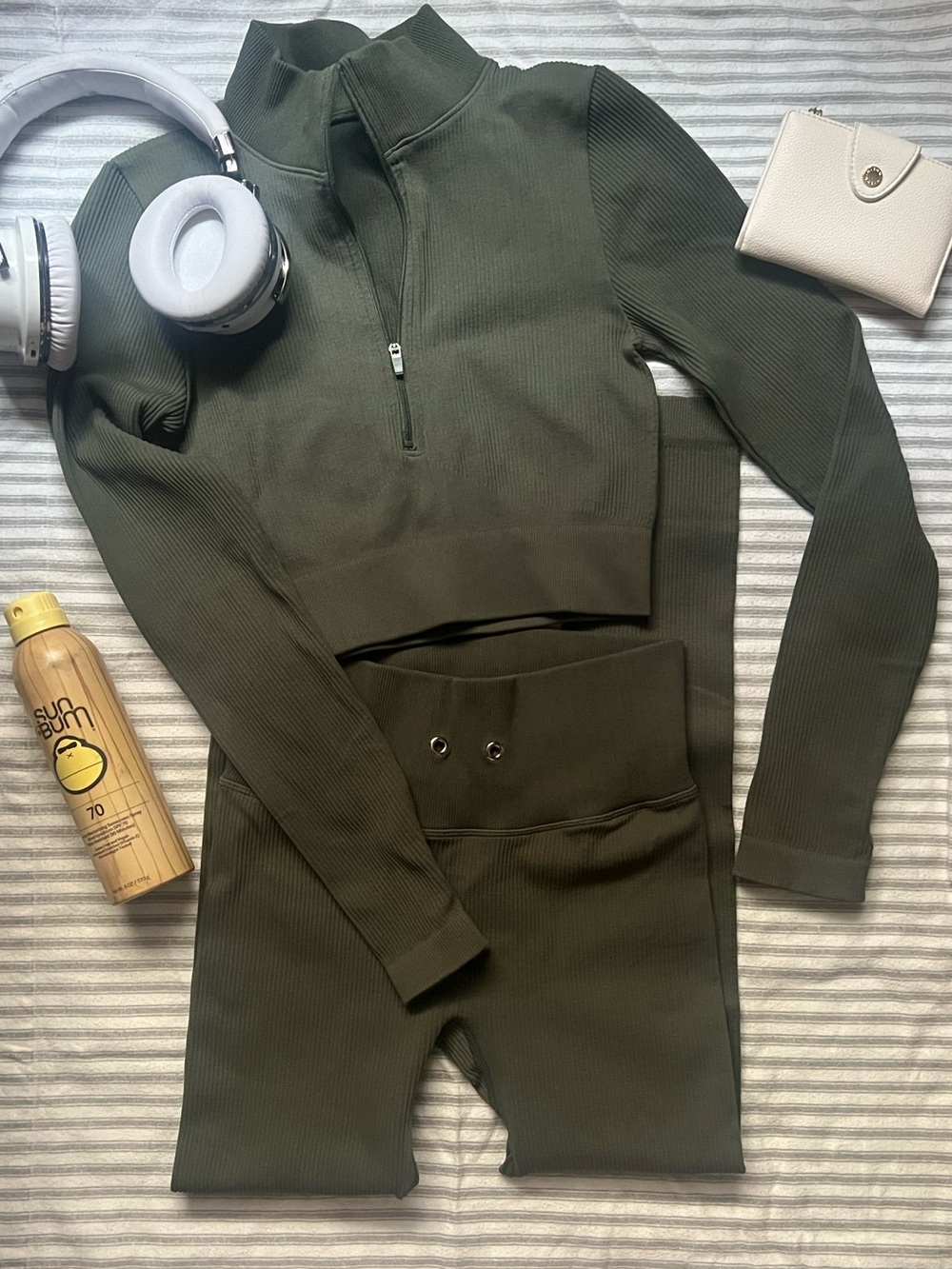 Ribbed High-Waist Seamless Leggings & Zip-Up Crop Set in Olive Green